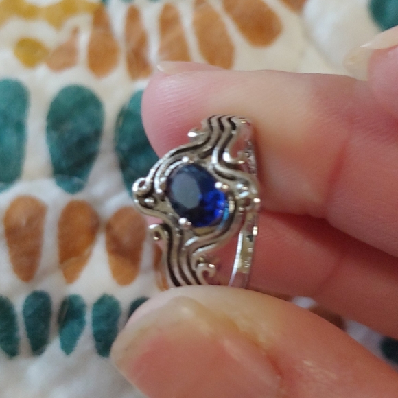 Silver . 925 ring size 8.dark blue stone (not real - Picture 3 of 3